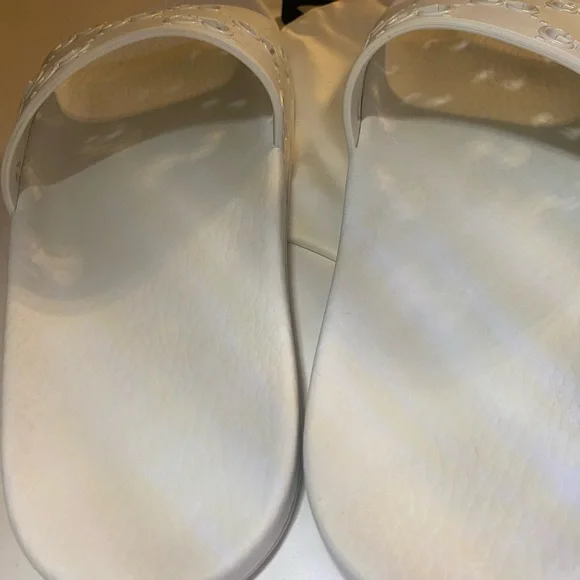 GUCCI Womens Rubber GG White Slides - Picture 7 of 11